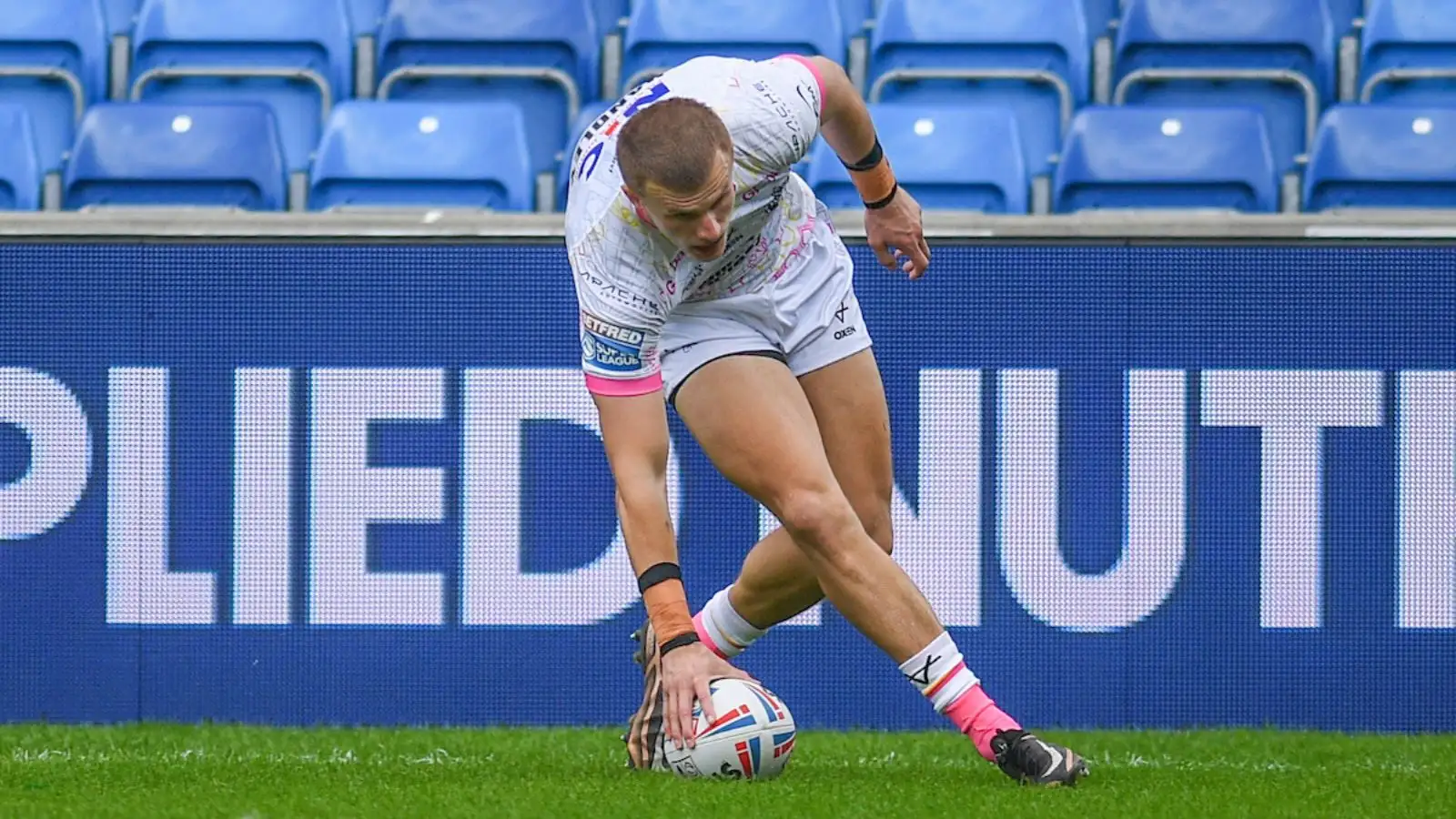 Rohan Smith praises ‘brave’ Leeds Rhinos star after strong display: ‘He carries the ball hard’