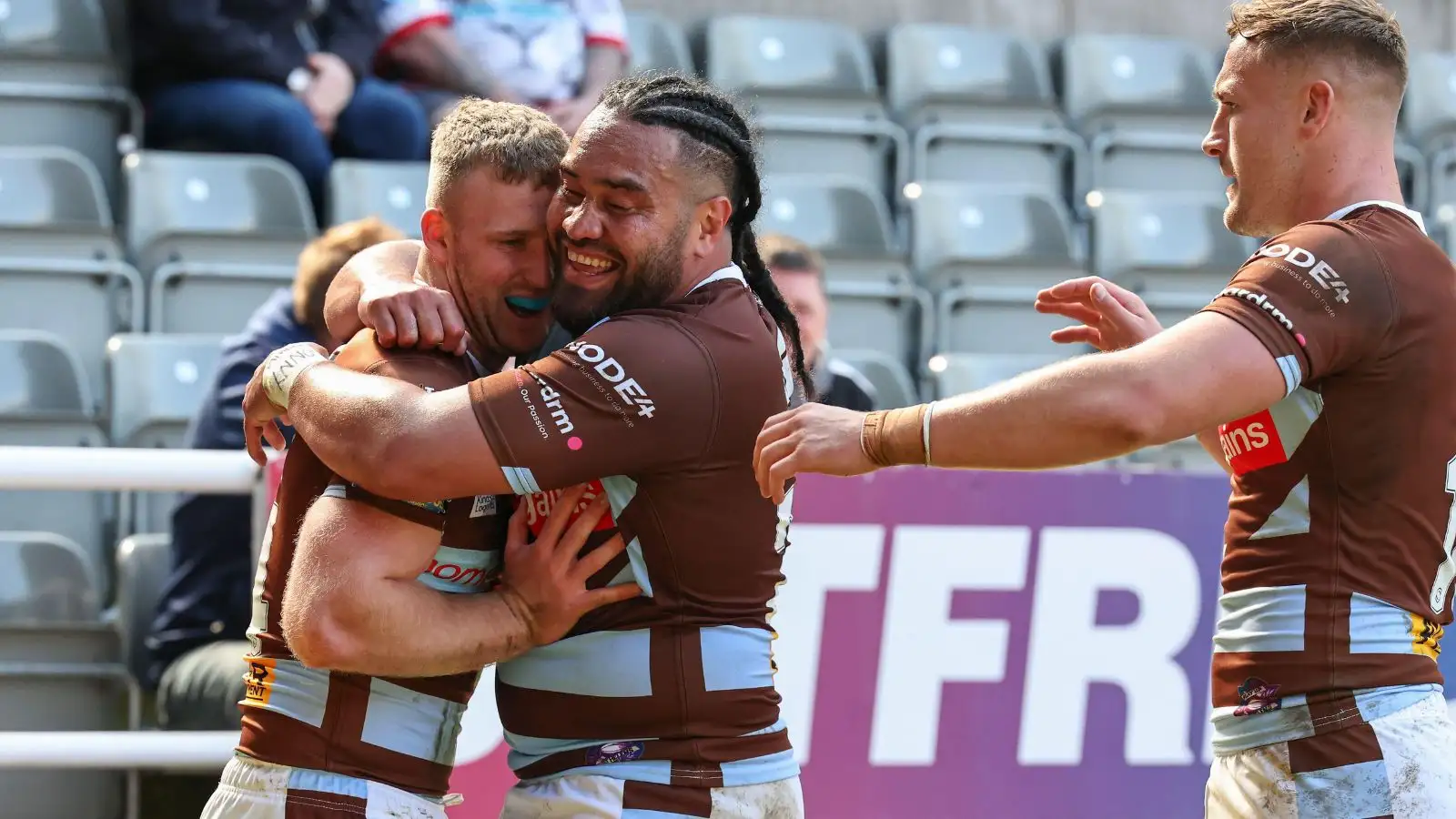 Joey Lussick scores against Huddersfield at Newcastle's Magic Weekend. Photo by Action Plus Sports/Alamy Live News.