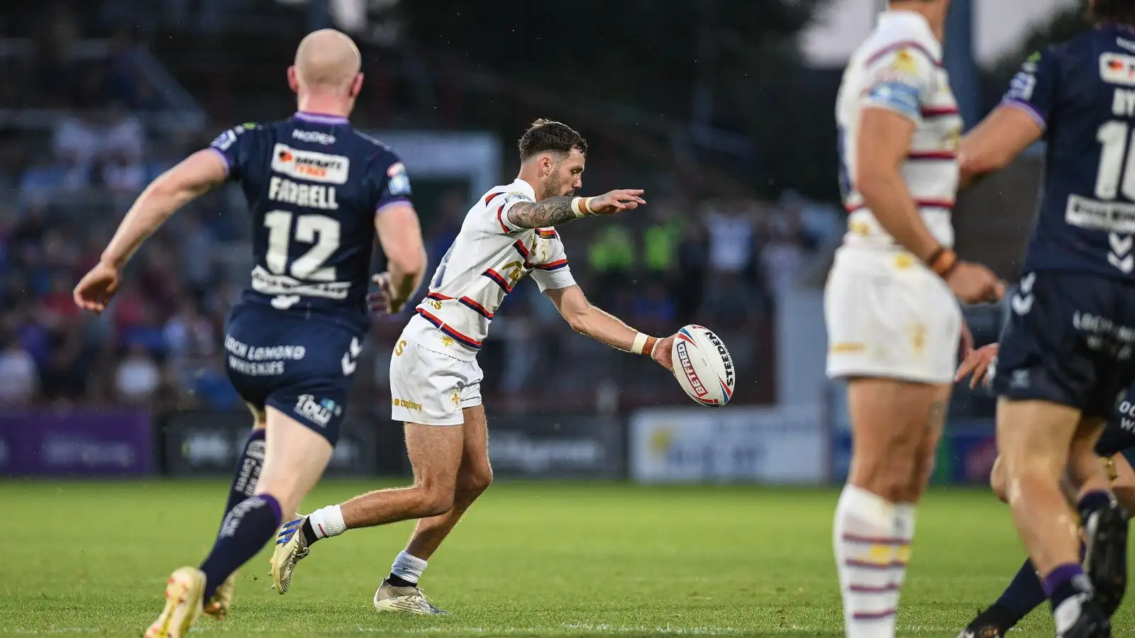 Will Dagger kicks the winning drop goal against Wigan Warriors in Super League. Photo by Dean Williams / Alamy Stock Photo.