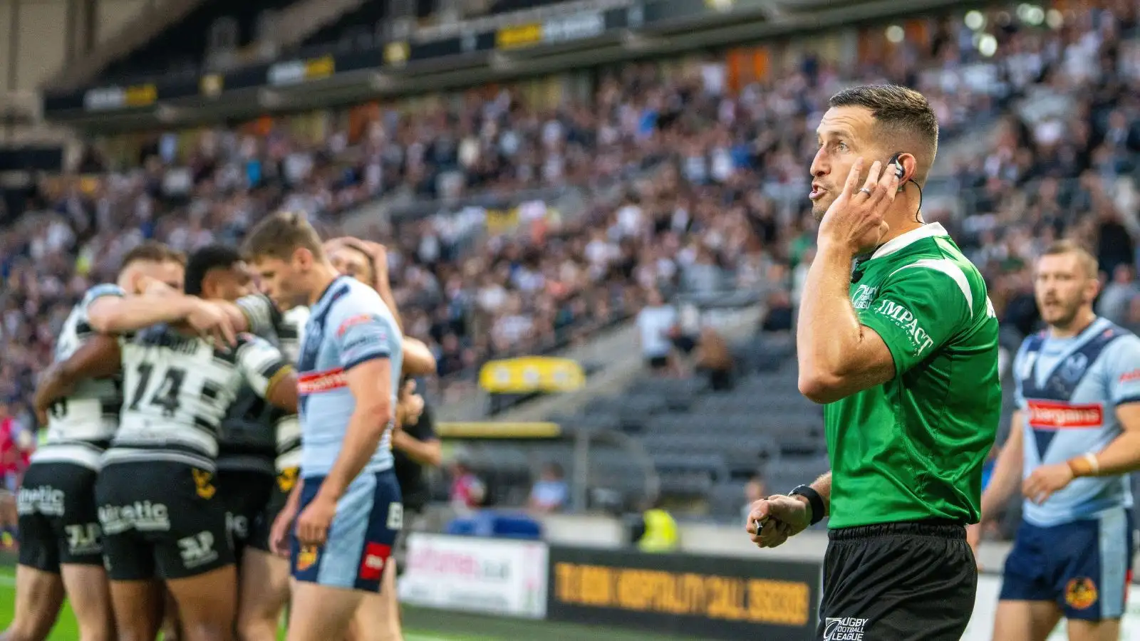 Jack Smith utilises video referee to award try - Alamy