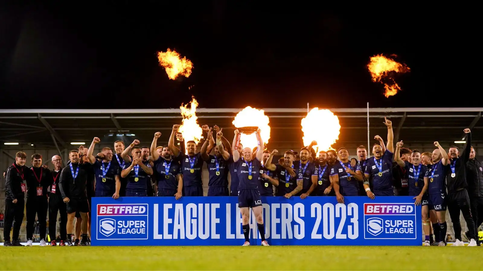 Wigan Warriors lift the 2023 League Leaders' Shield - Alamy