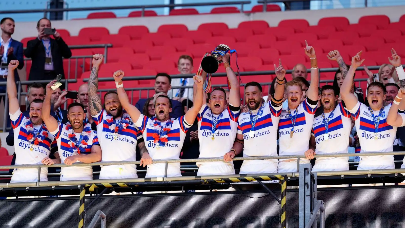 Wakefield Trinity lift 1895 Cup