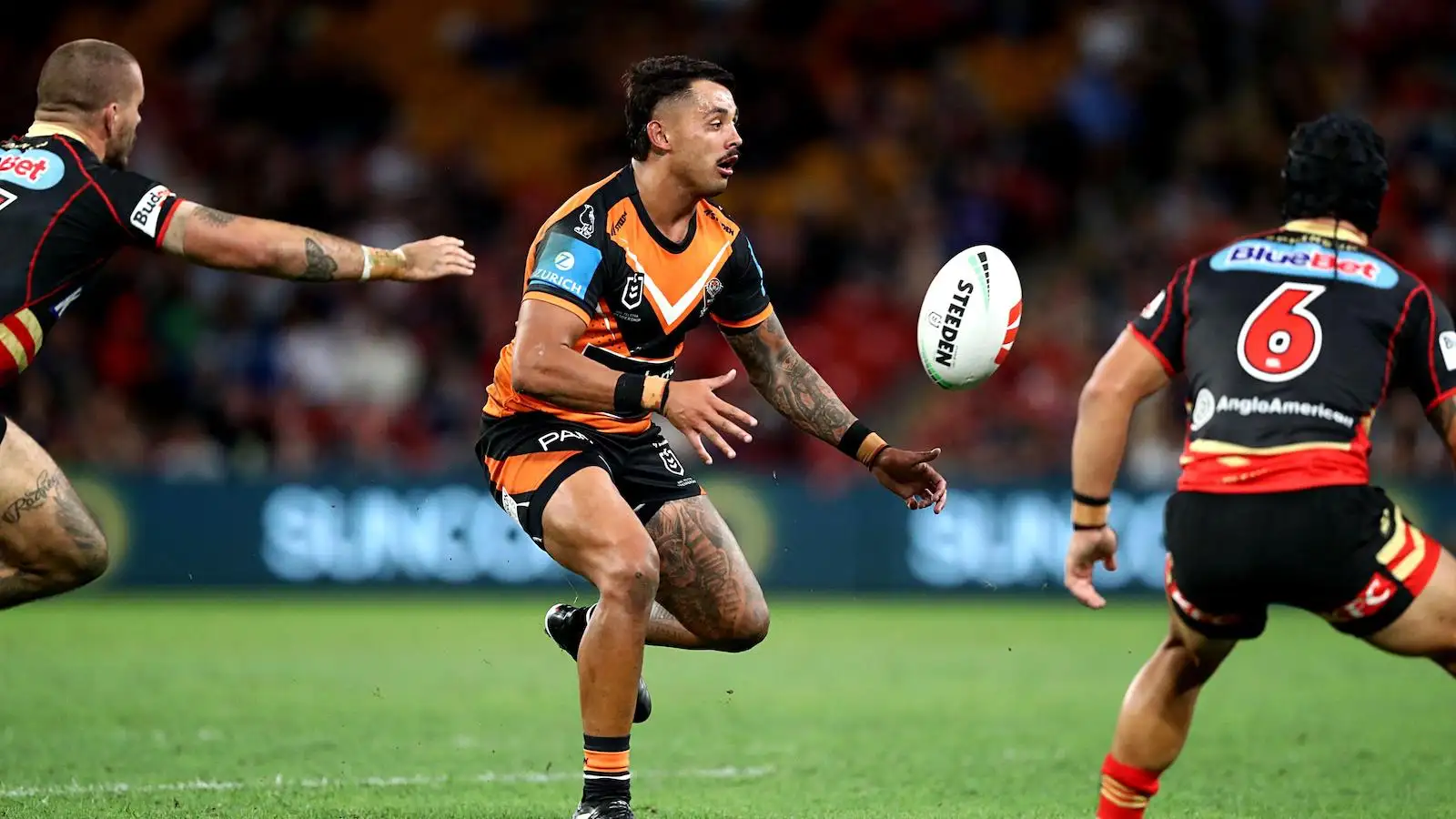 Super League-linked halfback makes cross-NRL switch with unique contract situation explained