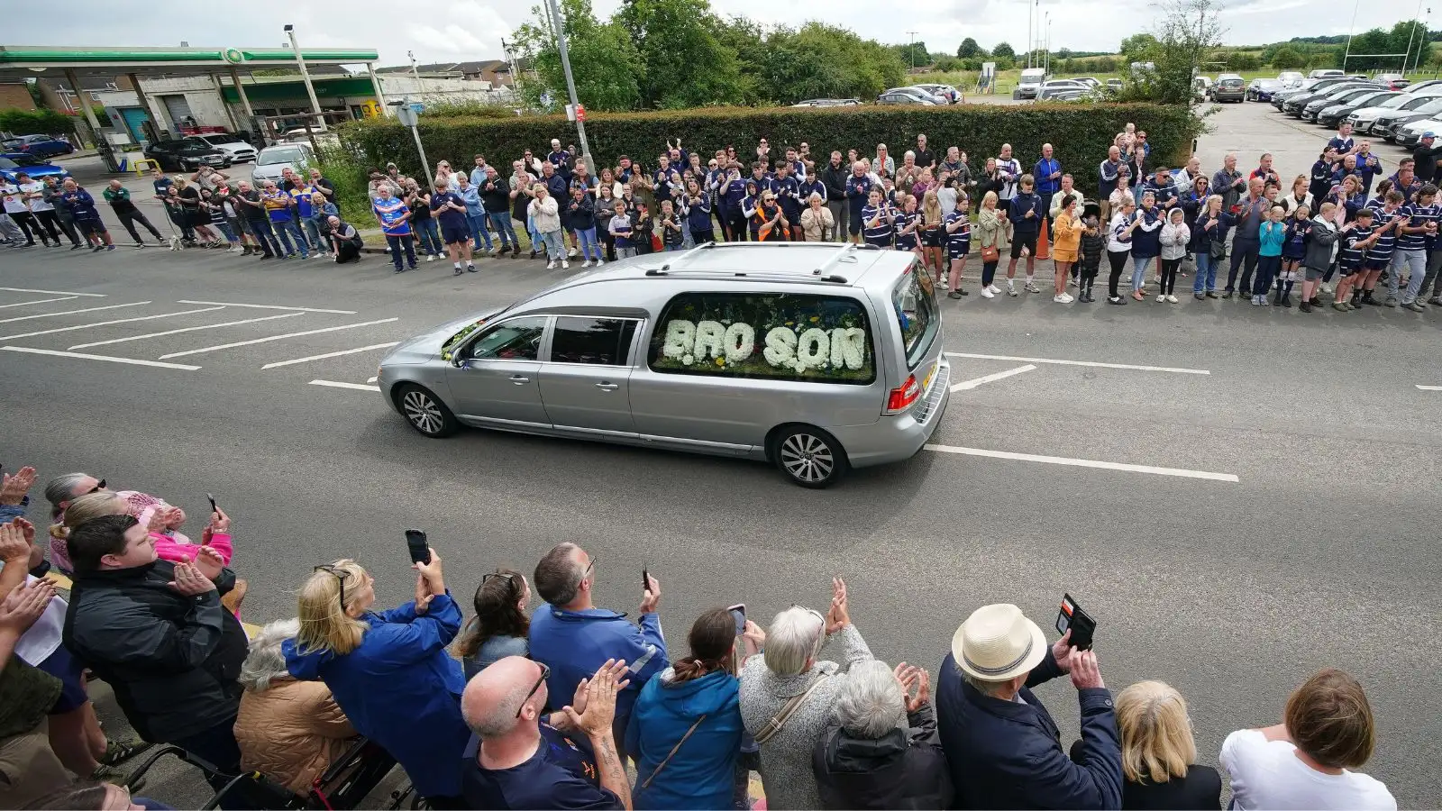 13 touching images & videos as rugby league icon Rob Burrow’s funeral takes place