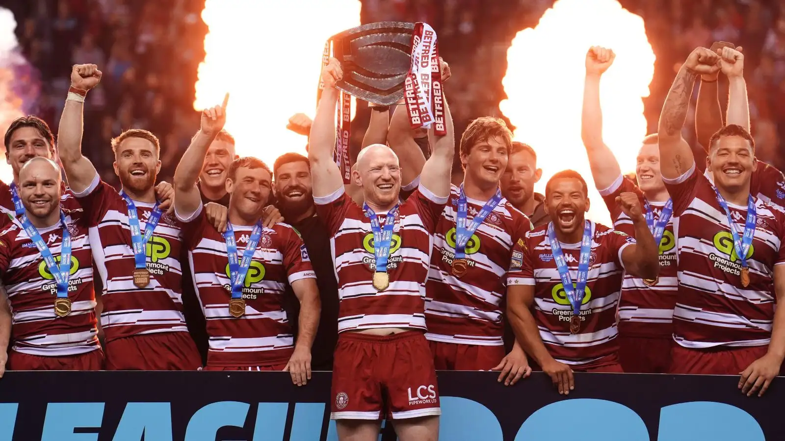 Wigan Warriors lift the 2024 League Leaders' Shield