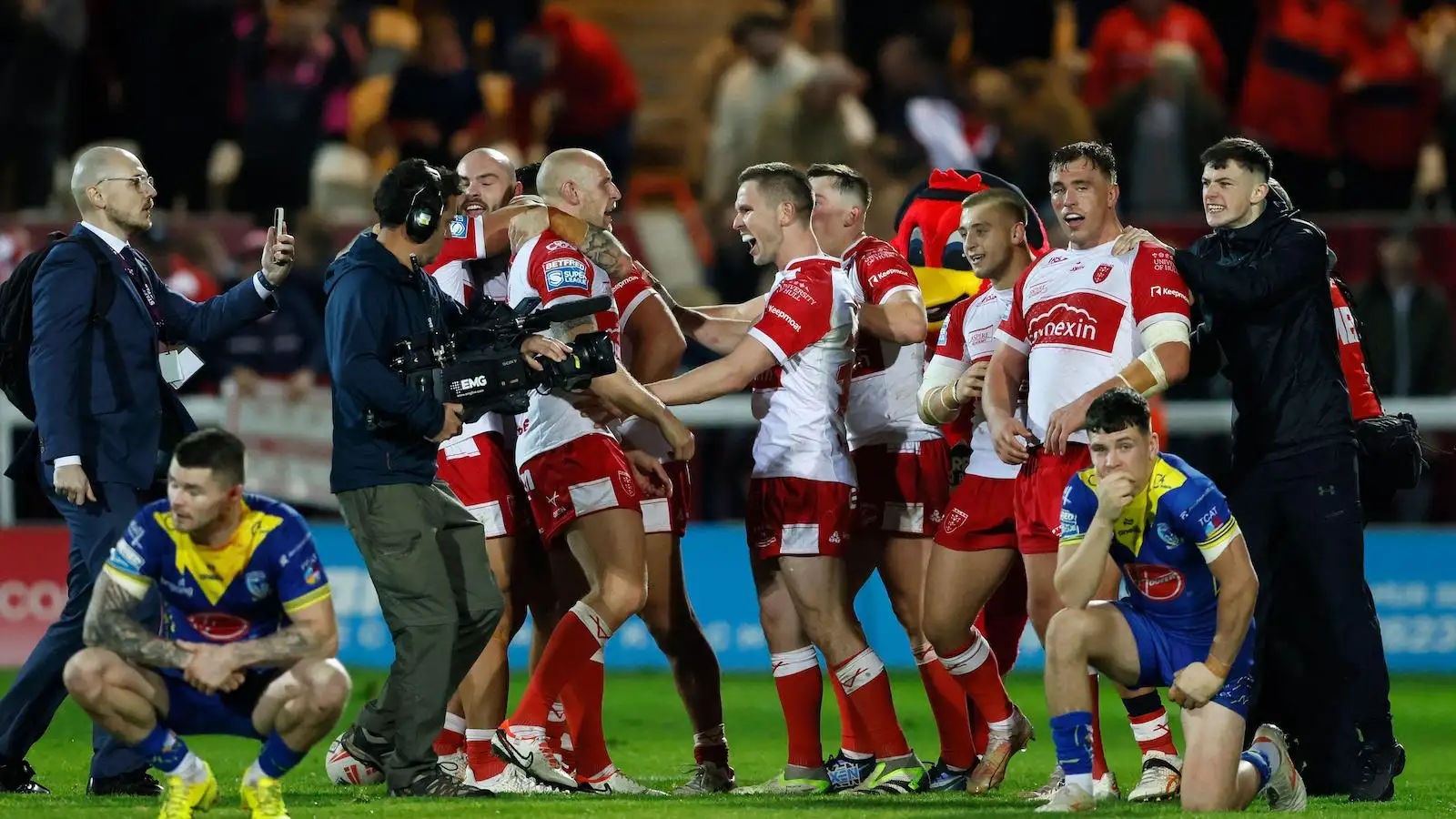 Hull KR celebrate reaching the Grand Final