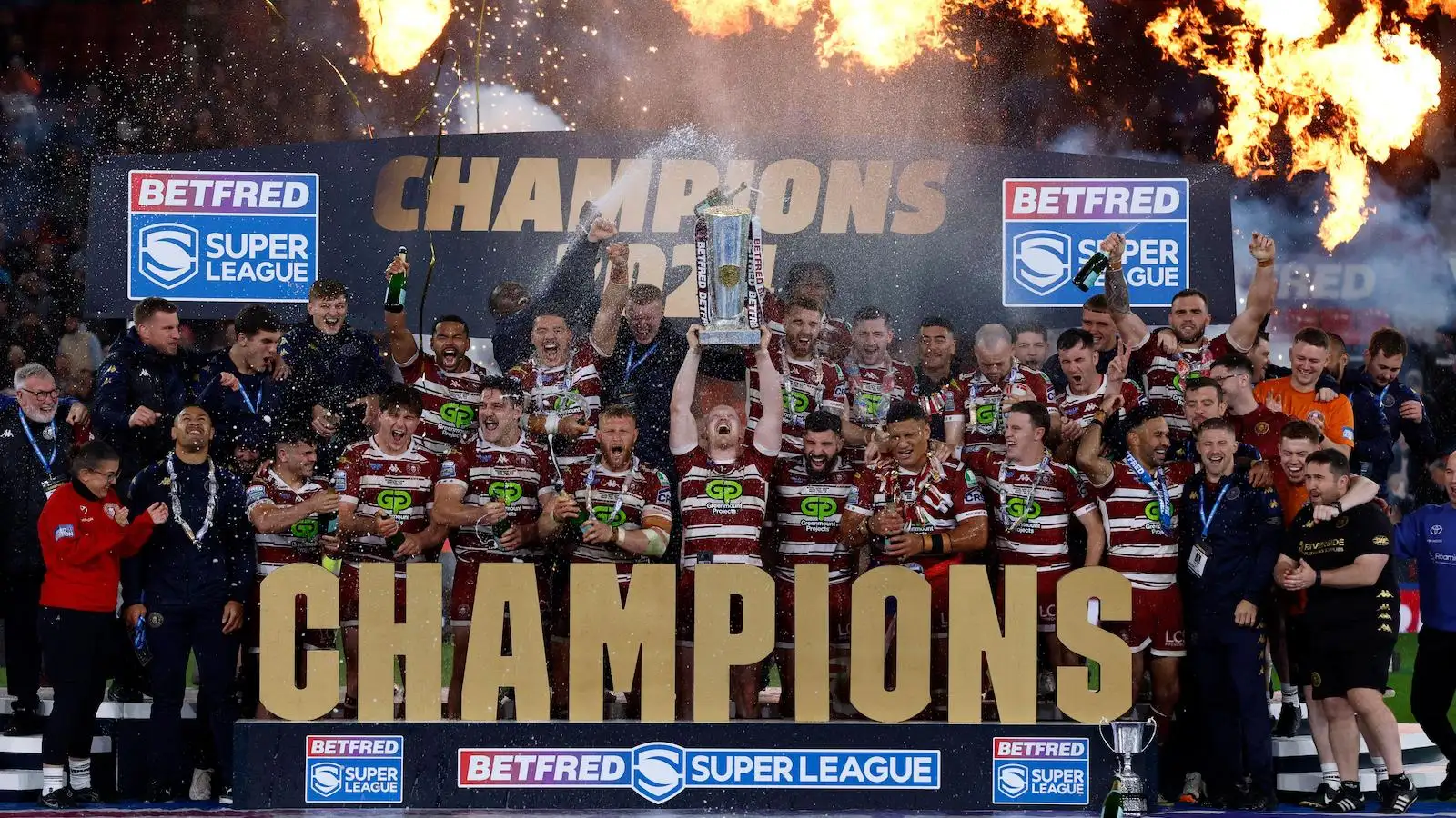 Wigan Warriors lift 2024 Super League trophy