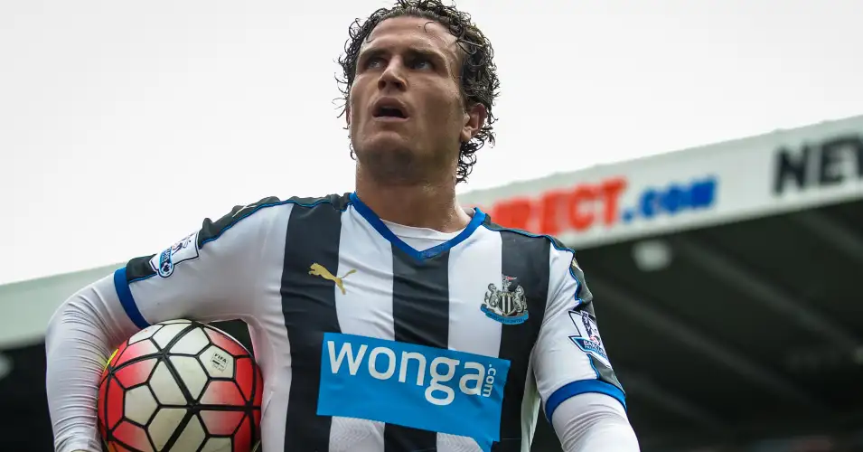 Daryl Janmaat: Hopes Newcastle stay unwardly mobile