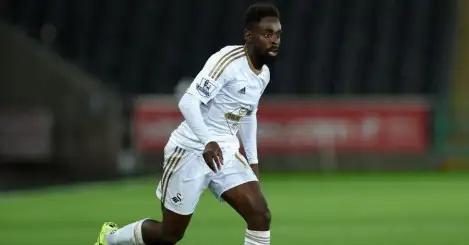 Swansea winger Dyer makes Leicester loan move