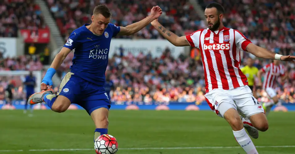 Jamie Vardy: Leicester striker fires towards goal against Stoke