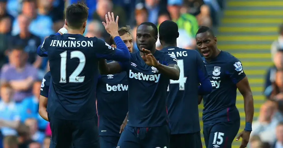 Victor Moses (2nd l): Celebrates his opener