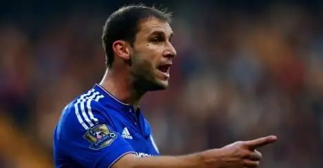 Chelsea to tie down Ivanovic but may move for new CB