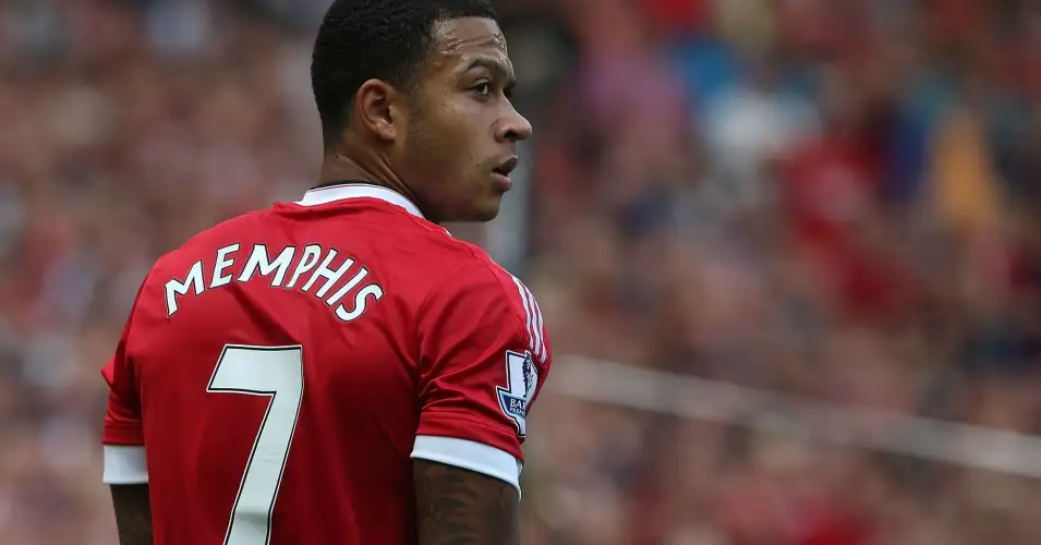 Former Manchester United star Memphis Depay shows off new giant