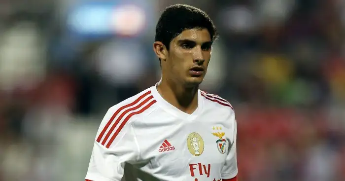 Benfica ‘raise price for starlet as Arsenal & Man Utd hover’