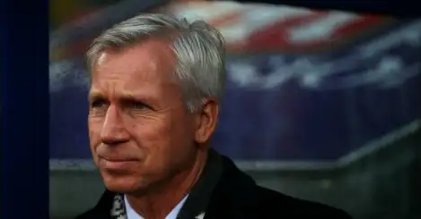 Crystal Palace boss Pardew rubbishes transfer speculation