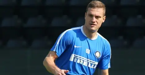 Vidic negotiating release from Inter to become free agent
