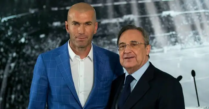 Zinedine Zidane: Poses with Florentino Perez