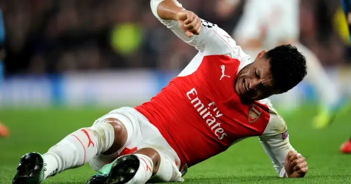 Oxlade-Chamberlain suffers fresh injury and will miss Euro 2016