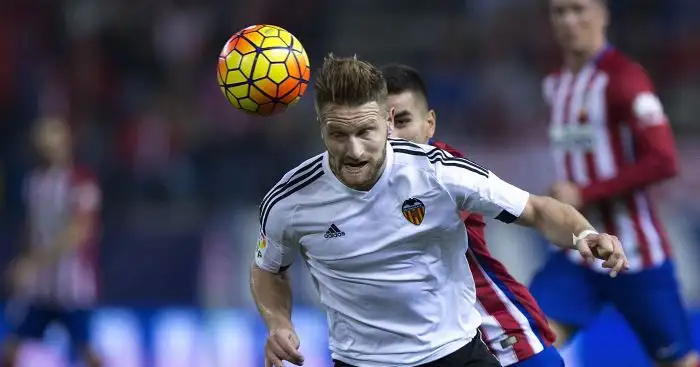 Manchester United plan move for Valencia defender – Report