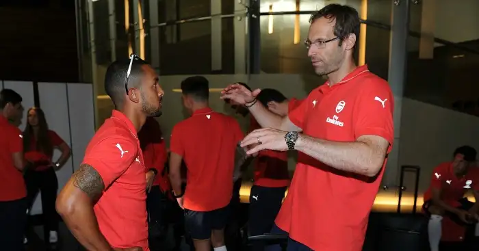 Theo Walcott and Petr Cech: Discussing books or music?