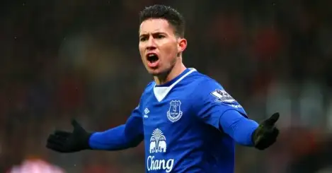 Bryan Oviedo: Everton left-back hospitalised with chest infection