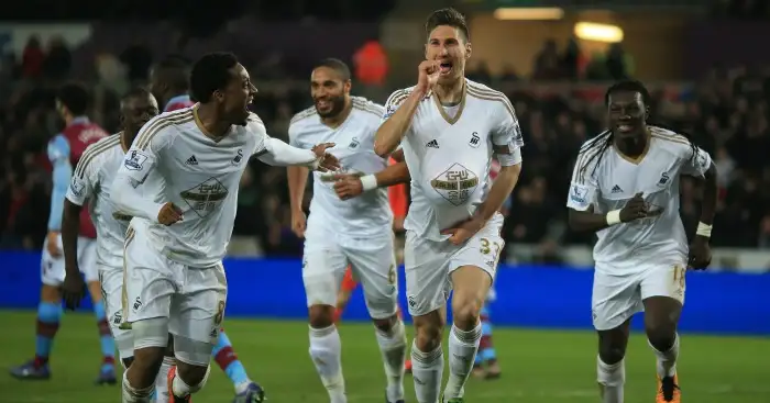 Newcastle swoop for Swansea defender Fernandez on two-year deal