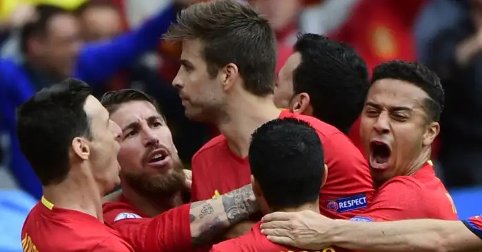 Late Pique header the difference as Spain pip Czech Republic