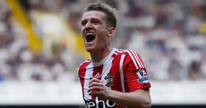 Steven Davis: Signs new three-year deal