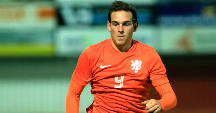 Alkmaar striker Janssen set for Spurs medical