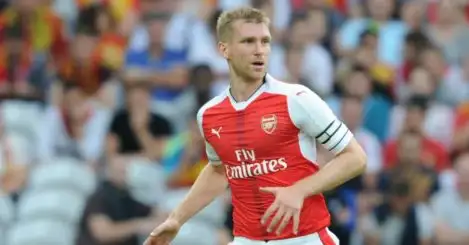 Mertesacker signs Arsenal contract extension