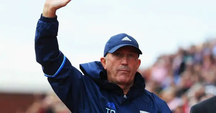 West Brom boss Pulis signs extension at The Hawthorns