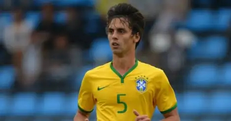 Man Utd ‘to open talks’ over £12m move for Brazil star
