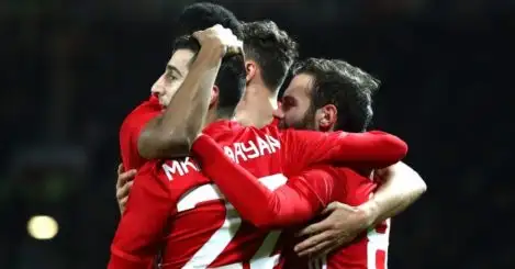 Man United secure comfy advantage against dogged Hull