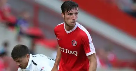 Fox makes move from Charlton to Sheffield Wednesday