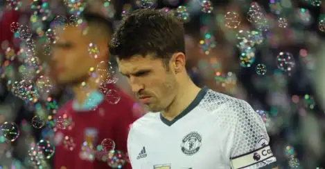 Mourinho sensationally hints that Carrick is too old for new deal