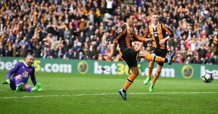 Ten-man Hull earn crucial home win