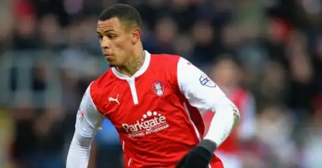 Clarke-Harris pens new deal with Rotherham