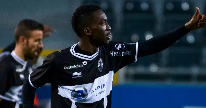 Big-spending Everton announce signing of new striker