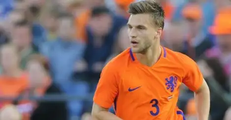 Dutch defender thinking about Tottenham transfer