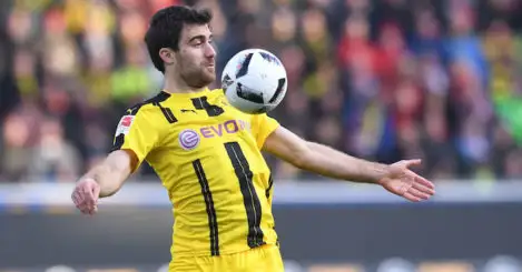 Chelsea and Arsenal linked with move for Dortmund defender