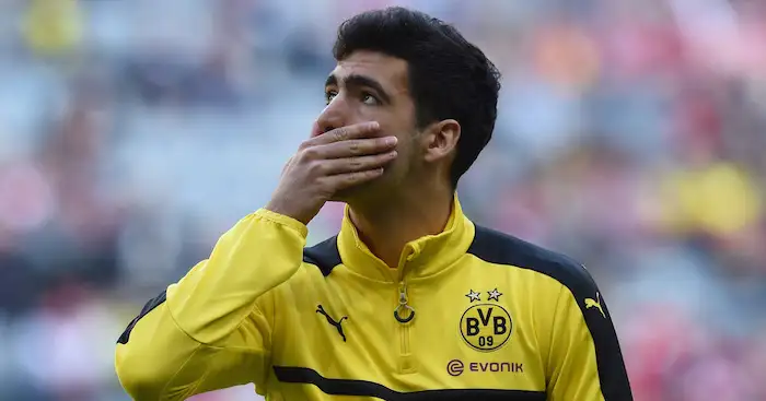 Newcastle complete loan signing of Dortmund midfielder