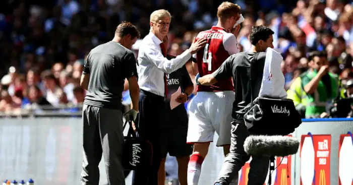 Mertesacker praises Cahill after dressing-room visit
