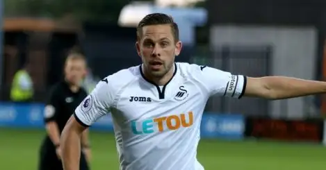 Sigurdsson finalises £45m move from Swansea to Everton