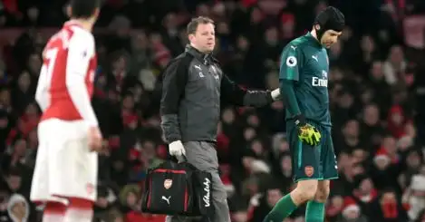 Cech worry for Arsenal; Ospina ready to start at Wembley