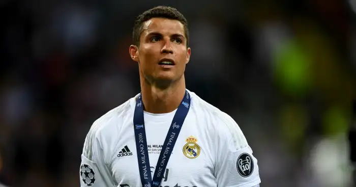 Manchester United make mega salary offer to get Ronaldo on board