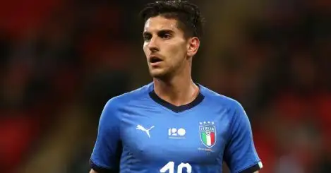 Man Utd lead City, Chelsea in race for Italy star with tempting clause