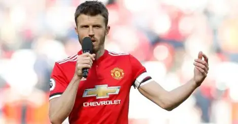 Carrick pays special tribute to Sir Alex Ferguson in farewell speech