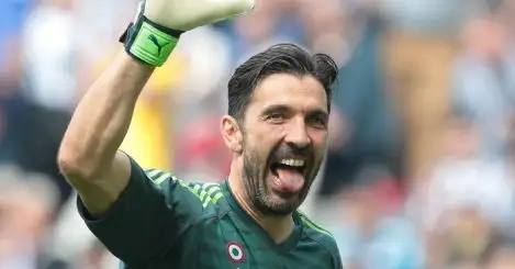 Buffon names his top three keepers, only one plays in England
