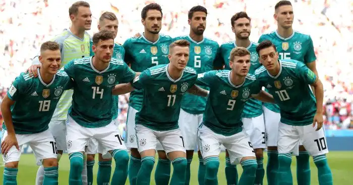 Mesut Ozil’s agent defends Arsenal star by blasting Germany quartet