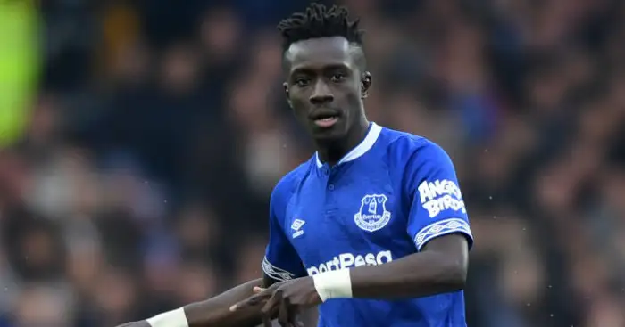 Everton star lands in France ahead of PSG medical